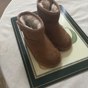 Ugg girls boots